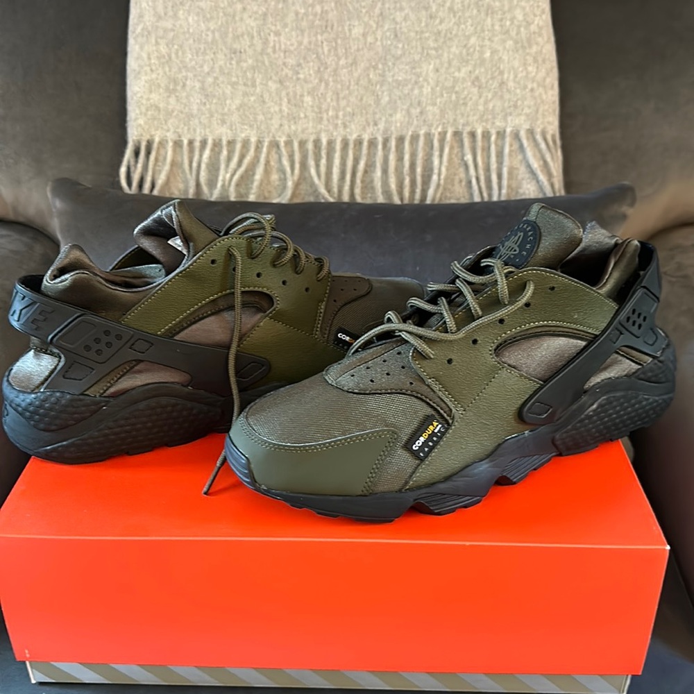 Men's size 13 Nike Air Huarche